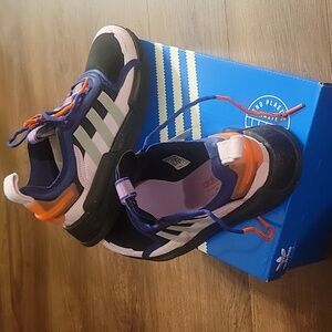 Adidas Sneakers